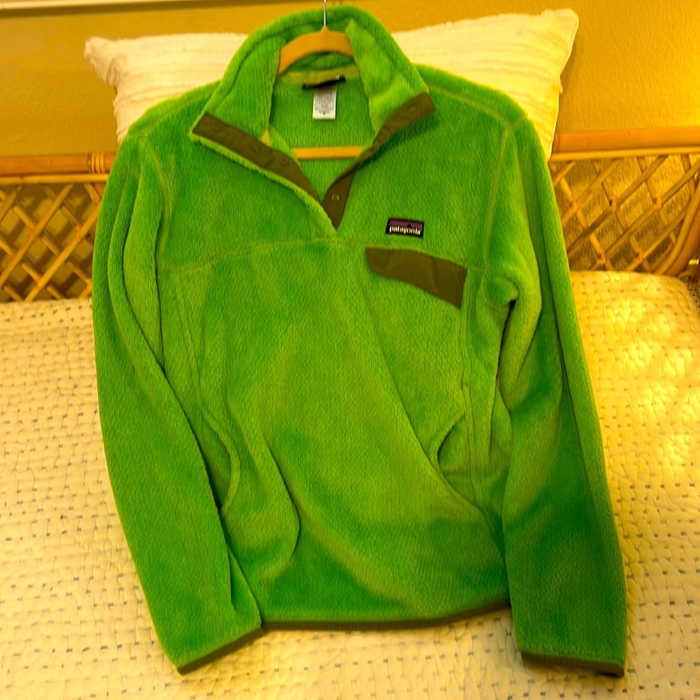 Patagonia women’s medium pullover fleece. Euc